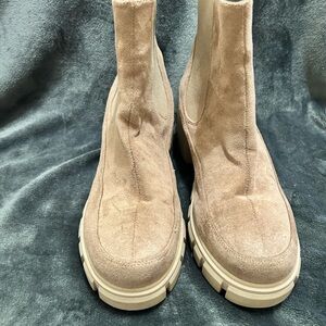 Pierre Dumas Women's Nude Suede Ankle Boots size 7